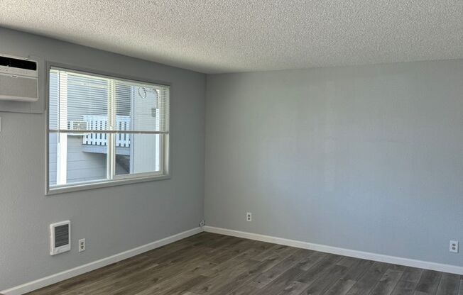 Ren-Hawthorne Apartments