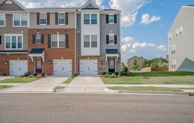 Gorgeous 3 Bed 3.5 Bath Luxury Townhome in Lakeside available in September!