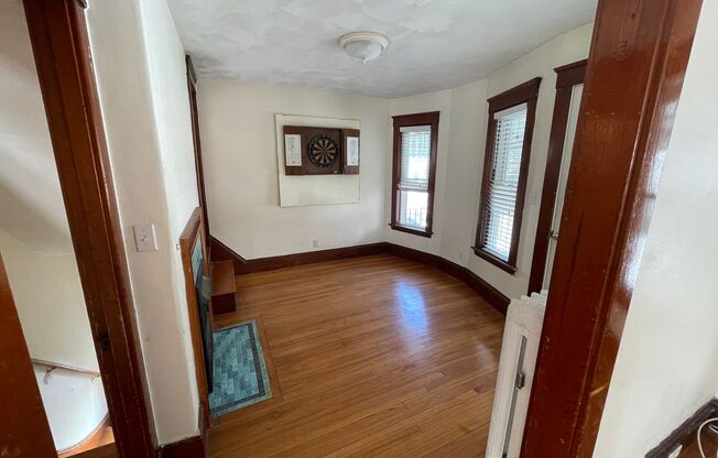 1 bed, 1 bath, $1,000, Unit 2D