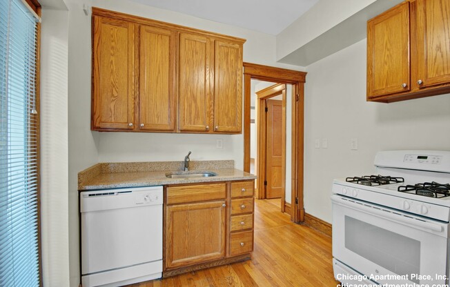 3600 N Hermitage Ave 1