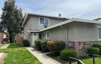 2-bedroom condo near shopping & restaurants!
