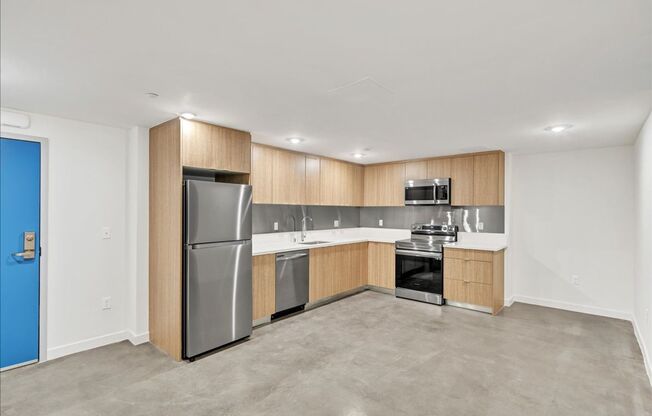 2 beds, 2 baths, 803 sqft, $2,995, Unit 215