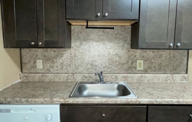 571 WHITEHEAD RD | 2 BED 1 BATH