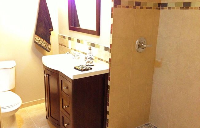 3 beds, 2 baths, $2,800, Unit UNIT C
