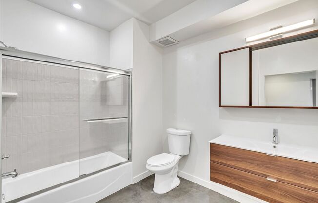 2 beds, 2 baths, 803 sqft, $2,995, Unit 215