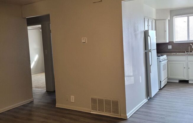 2 beds, 1 bath, 800 sqft, $1,145, Unit #29