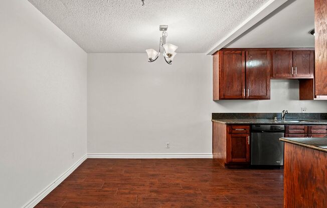 One-of-a-Kind 2-Bedroom Apartment in Prime Pico-Robertson Location!