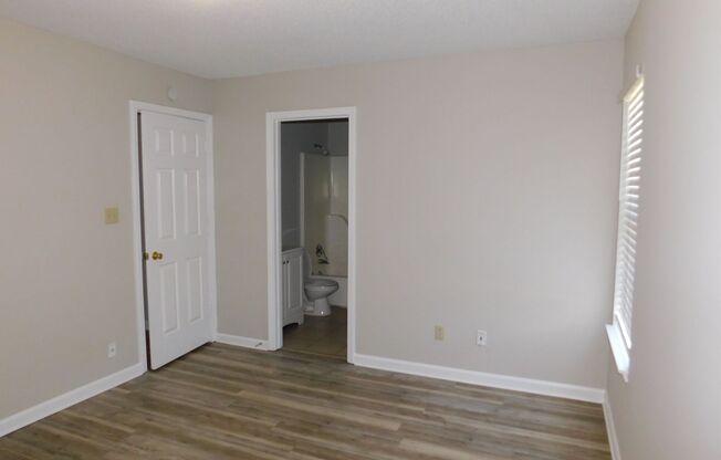 3 beds, 2 baths, $1,295