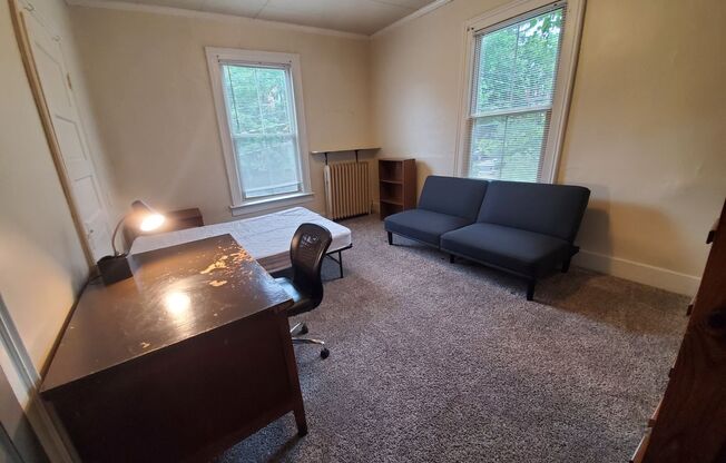 2 beds, 1 bath, $1,820, Unit 7