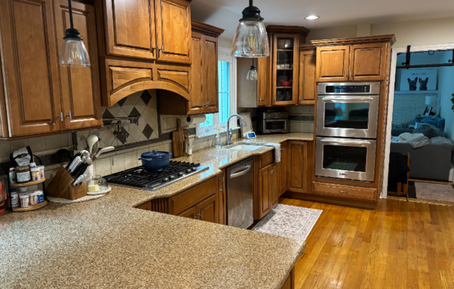 18 LAGANA LN