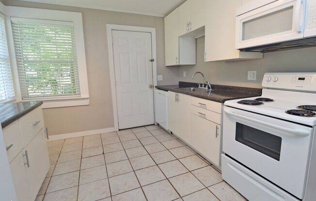 2 beds, 1 bath, $1,175