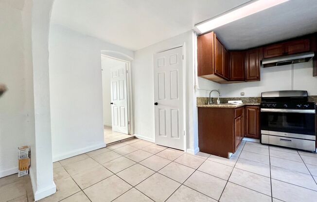 2 beds, 1 bath, $2,200, Unit 2389 Vermont