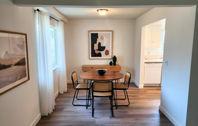 Beachside 2-Bed + 2-Bath | 2116 Nelson Avenue Redondo Beach, CA 90278