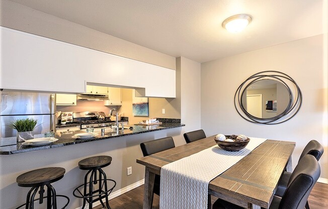 1 bed, 1 bath, 700 sqft, $1,850, Unit 10