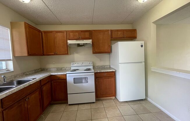 1bed/1bath 1st FLOOR Condo in Somerset community $1150/month deposit $1300 ready December 2024!