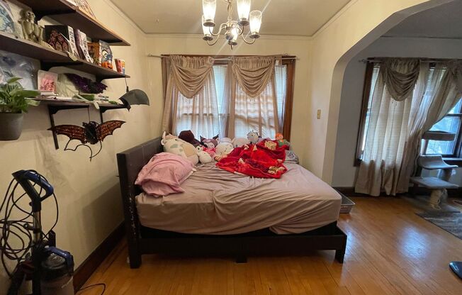 Studio, 1 bath, $895, Unit 24