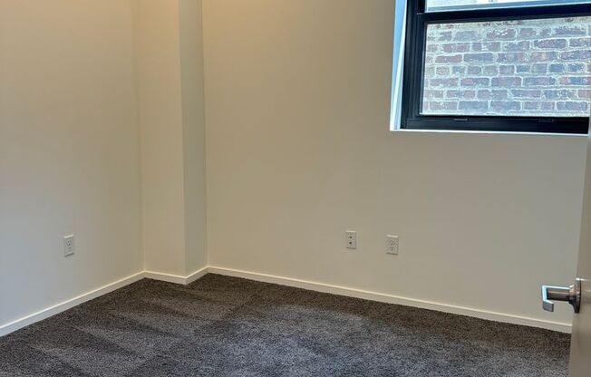 2 beds, 2 baths, 933 sqft, $1,695, Unit 418