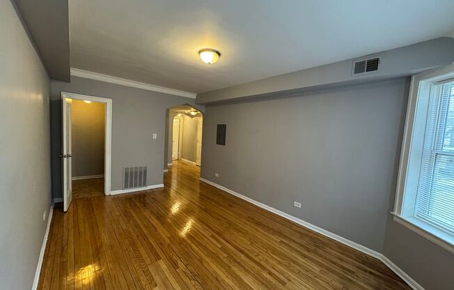 2 beds, 1 bath, $1,860, Unit 1119-2S