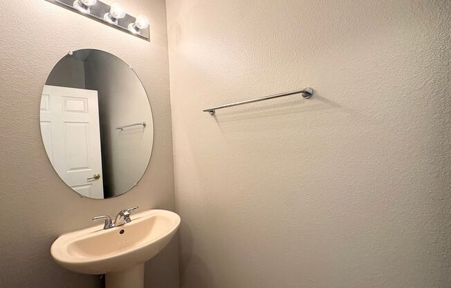 Gated 3B/2.5B Sanford Townhome ~ Fresh paint! ~ New flooring!