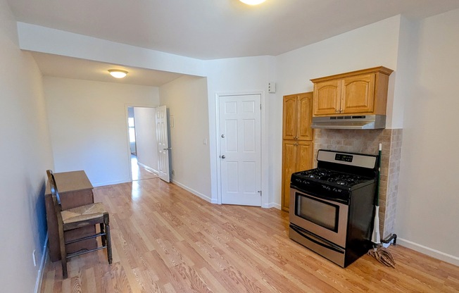 2 beds, 1 bath, $3,500, Unit 2R