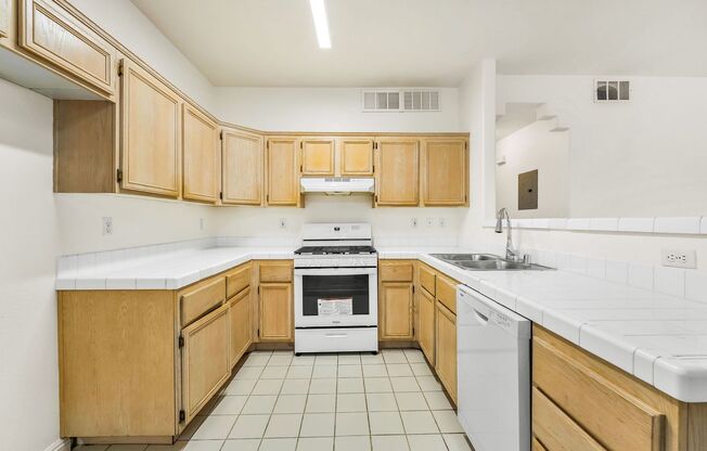 2 beds, 2 baths, $1,200, Unit # 1044