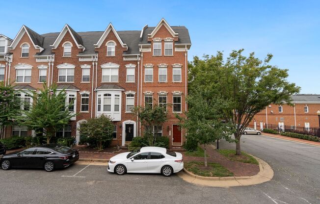 Spacious 4-Level Townhome with Loft in Cameron Station