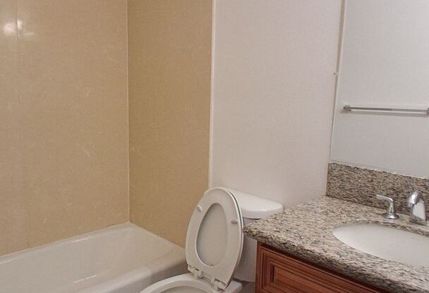 1 bed, 1 bath, 665 sqft, $1,900, Unit 210