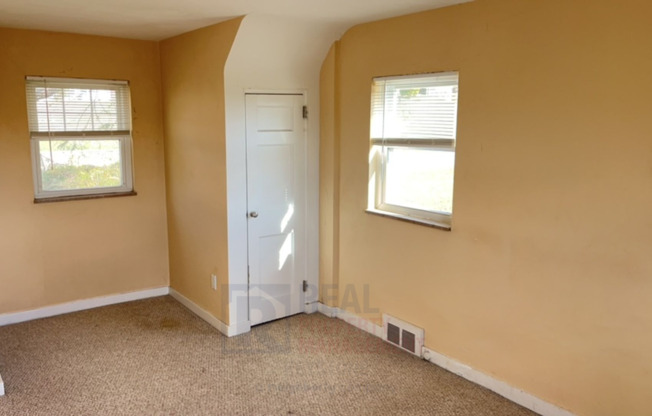 2 beds, 1 bath, $1,200