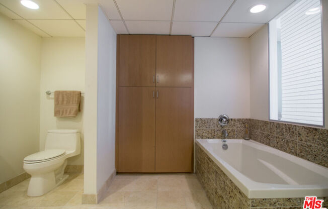 1 bed, 1.5 baths, 959 sqft, $4,495, Unit 719