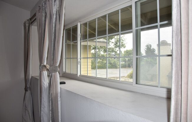 3 beds, 2.5 baths, $4,350, Unit # 11