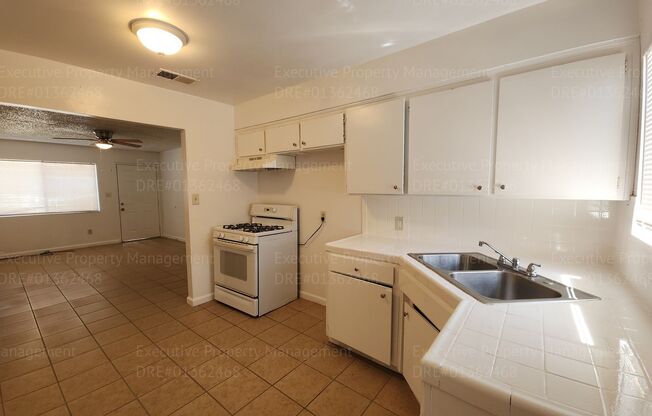 2 beds, 1 bath, 700 sqft, $1,050, Unit 1815-2