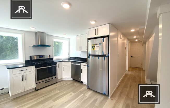 6 LOUDERS LN