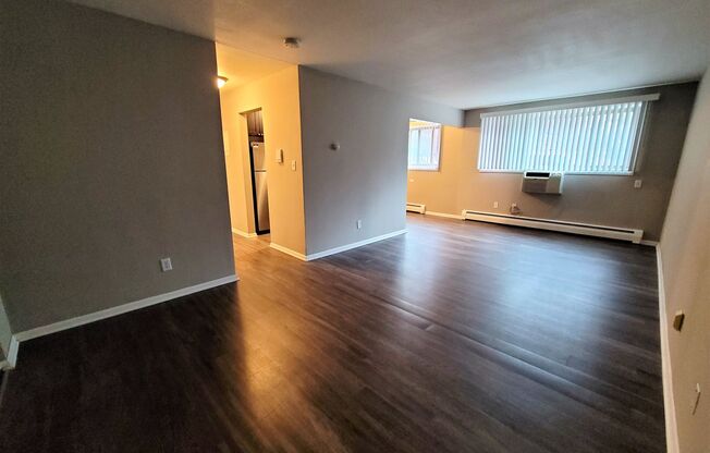 2 beds, 1 bath, 736 sqft, $1,209, Unit 102