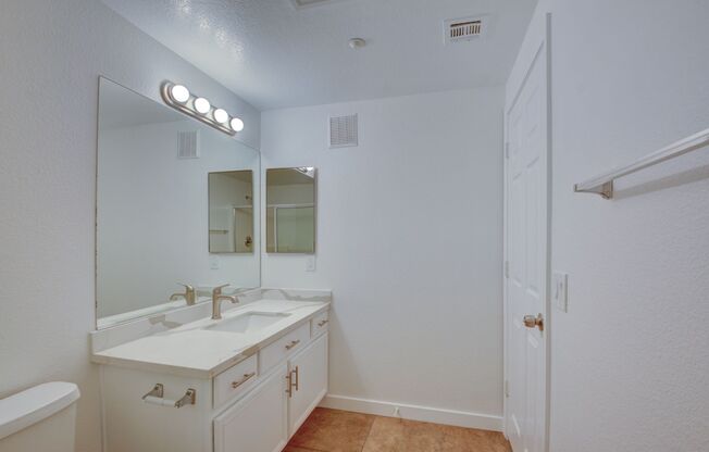 2 beds, 2 baths, $1,550, Unit 1122