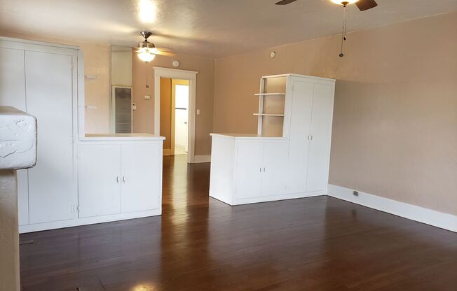 2 beds, 1 bath, $2,950