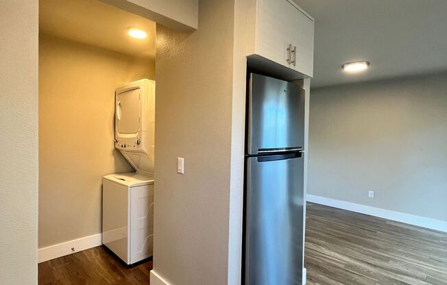 2 beds, 1.5 baths, $1,795, Unit B 3