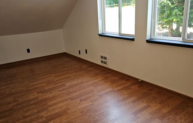 Maple Valley Country living - studio apartment with large 2 car garage, large carport, lots of storage! AC!! Available NOW!