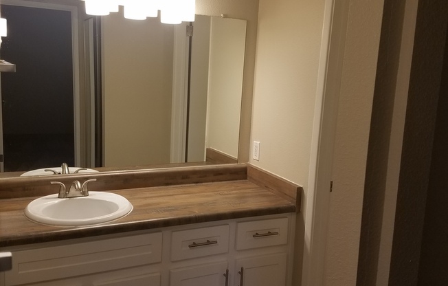 2 beds, 2 baths, 934 sqft, $1,675, Unit 167