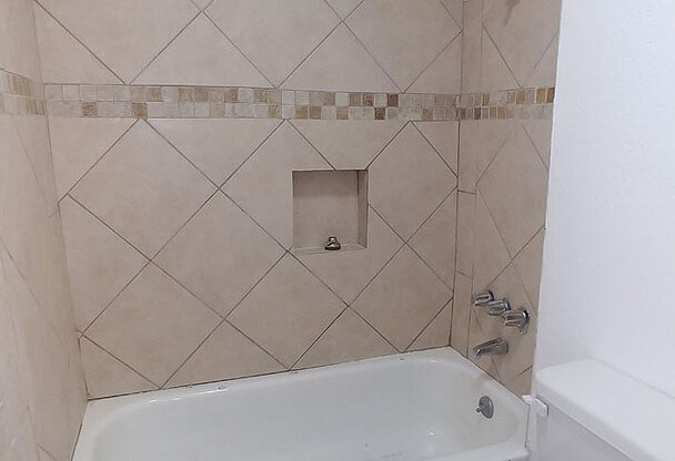 2 beds, 2 baths, 910 sqft, $2,850, Unit 203