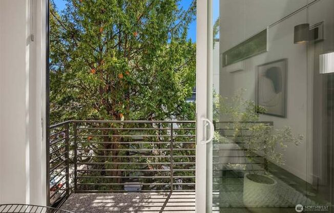 Live In Style on Capital Hill