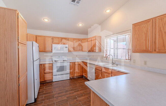 3 beds, 2 baths, 1,609 sqft, $2,195