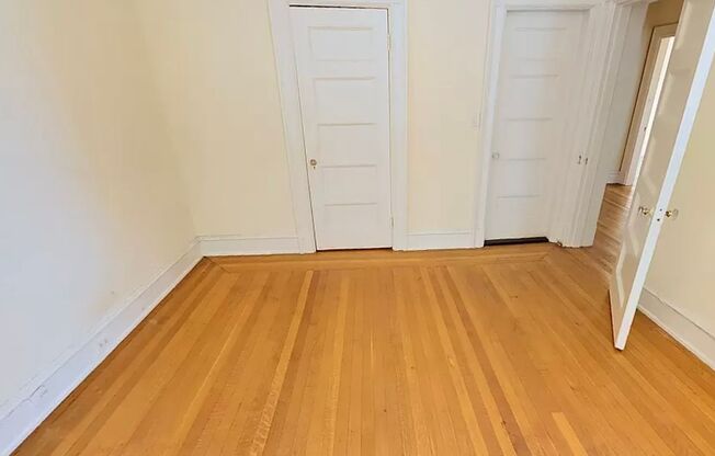 2 beds, 1 bath, 750 sqft, $3,400, Unit 53