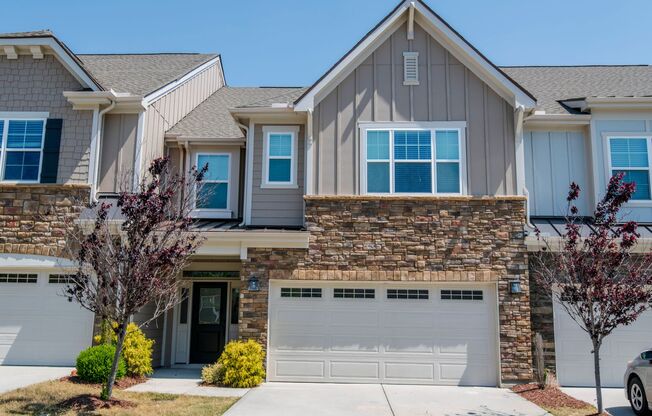 Beautiful 3 Bed/2.5 Bath Townhome Nestled in a Prime Cary Location!