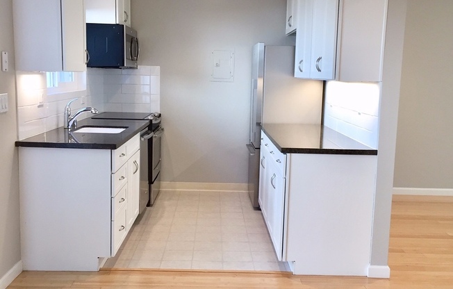2 beds, 1.5 baths, 1,000 sqft, $3,195, Unit 52