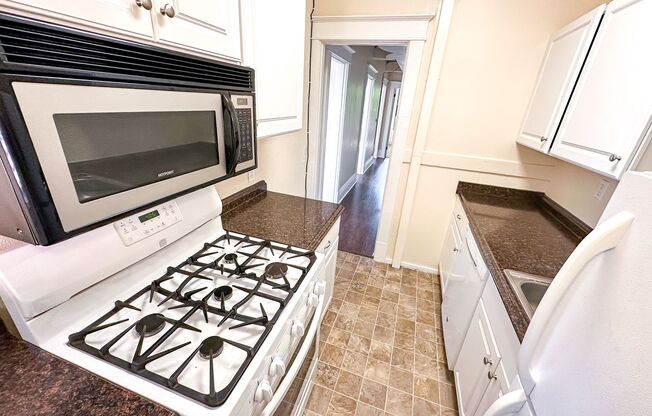 2 beds, 1 bath, $2,295