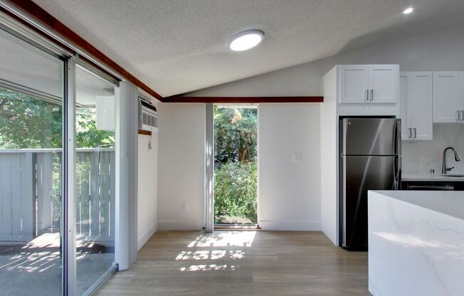 2 beds, 1 bath, 900 sqft, $2,783, Unit 126