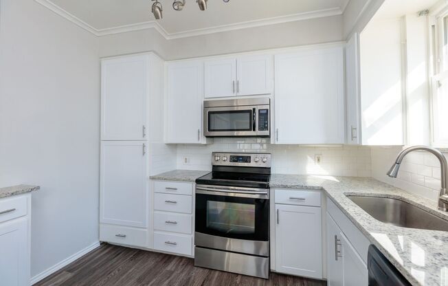 Beautifully renovated 2 bedroom,1 bath duplex in Chamberlain Heights!! LOCATION, LOCATION, LOCATION