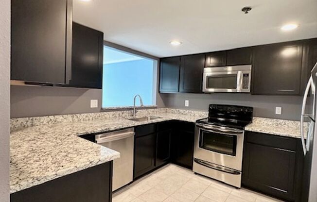 Bright and Spacious 2 bedroom Condo with W/D!