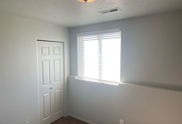 3 beds, 1 bath, $1,095, Unit # 2