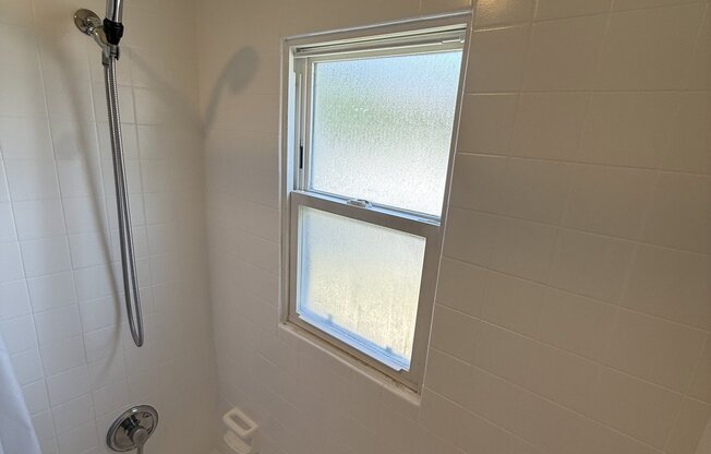 1721 N GLENOAKS BLVD